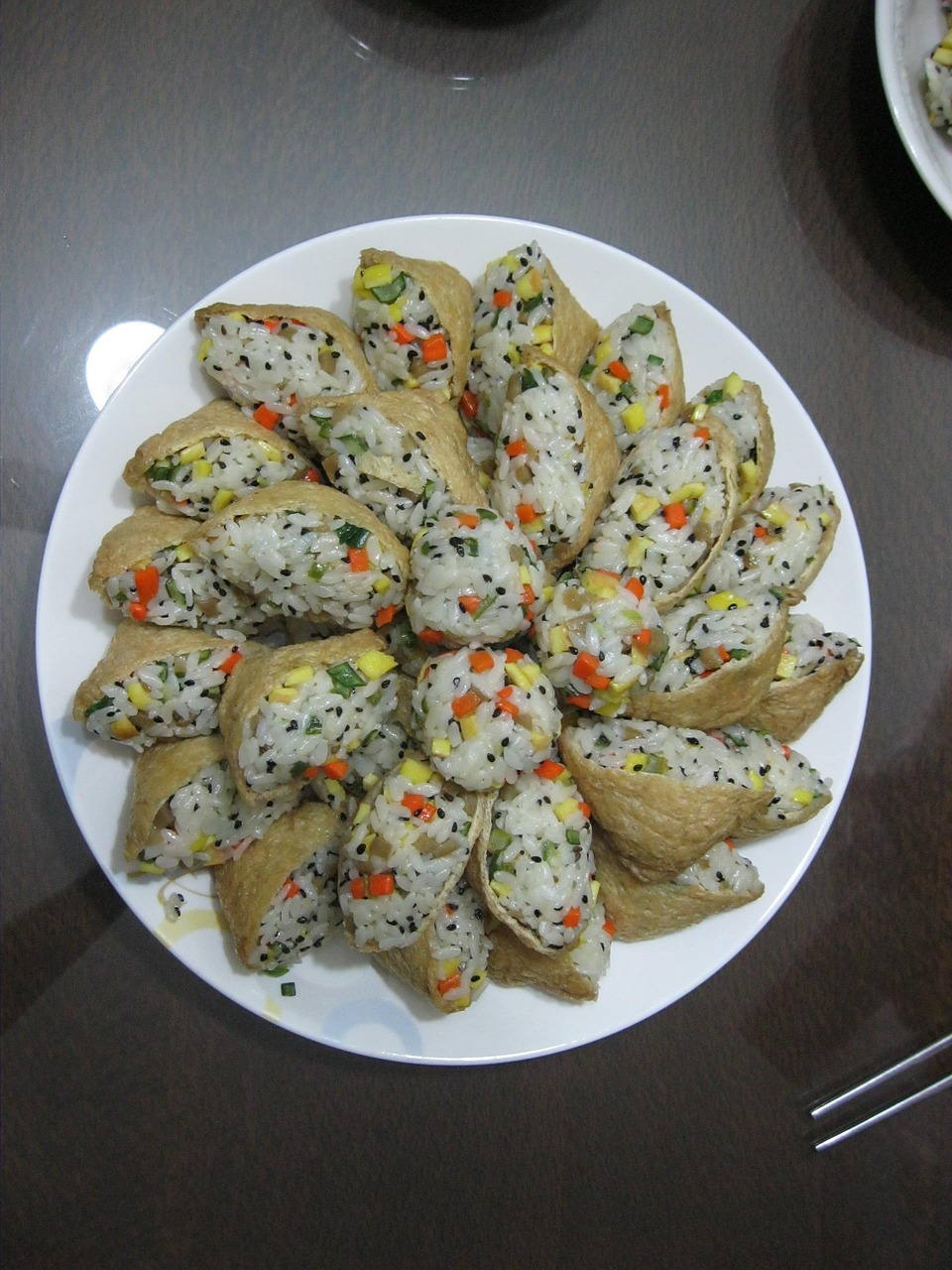 新型豆皮制作视频教程，掌握美味豆皮制作技巧