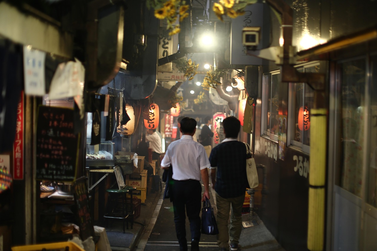 迷失东京，城市情感与自我寻找的交织电影之旅