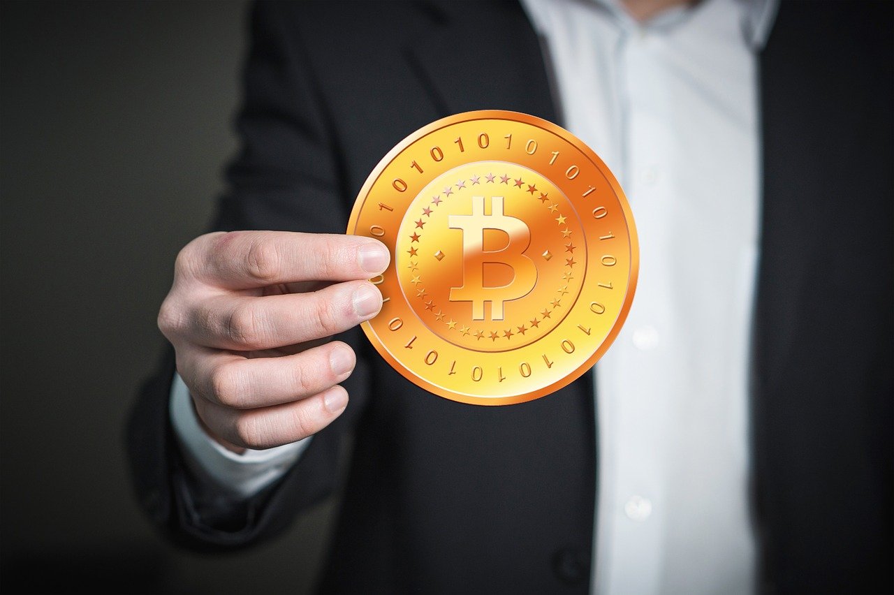 翡翠烟嘴价格揭秘，市场走势与价值深度解析