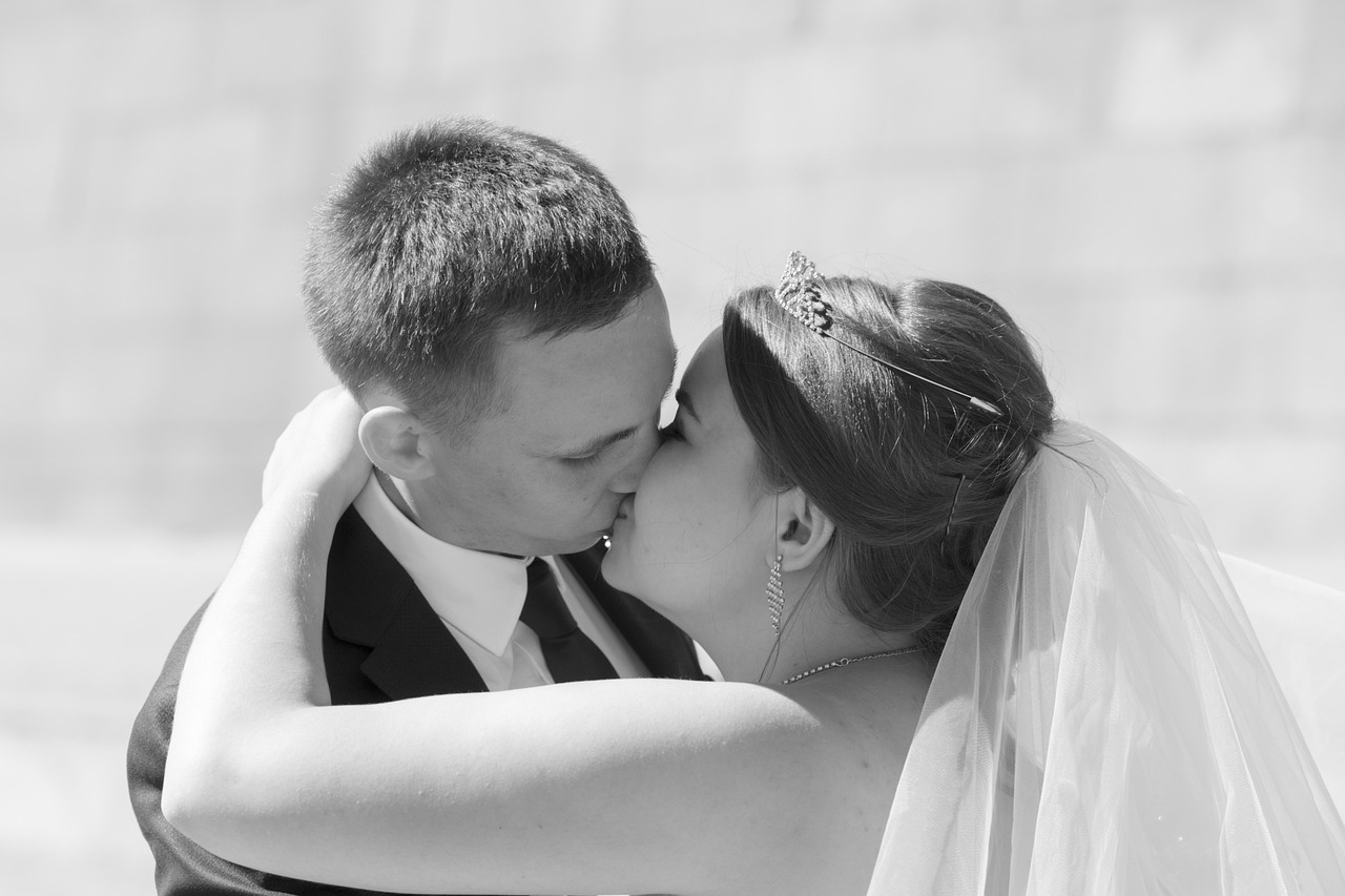 命运的错位与重逢,替嫁爱情小说故事