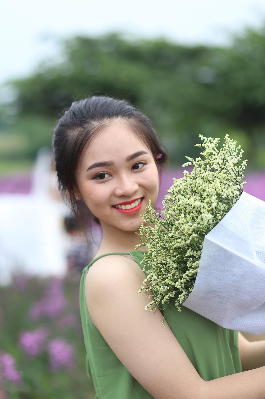 年轻的母亲与女演员的璀璨人生