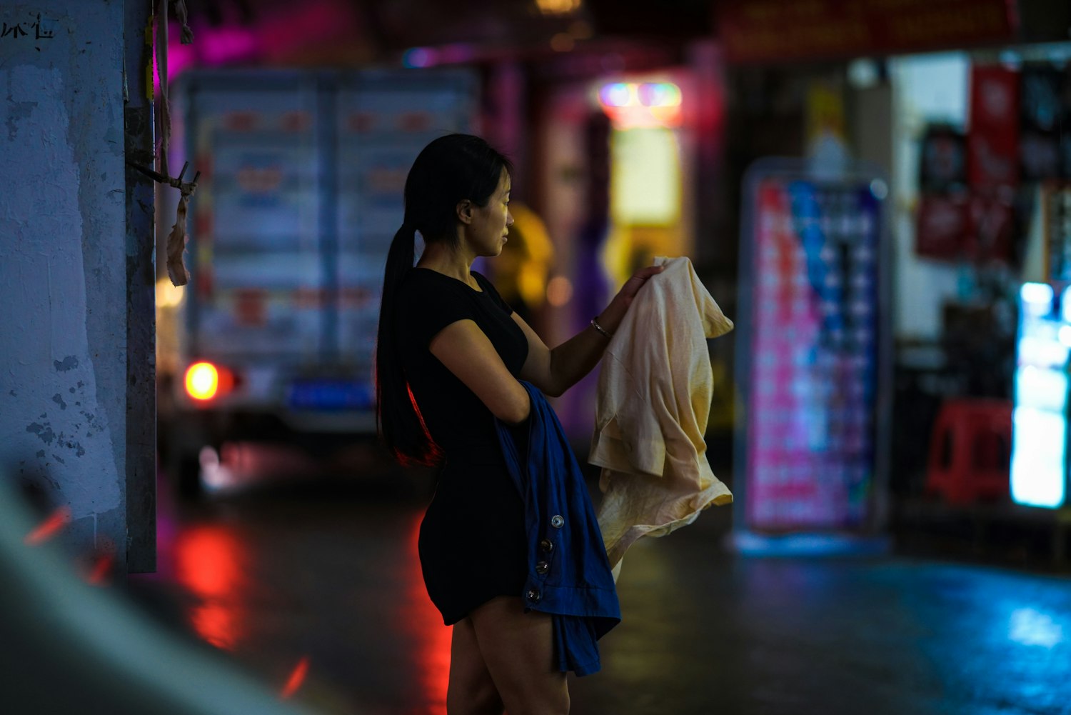 许允美车展片段,璀璨之光闪耀时尚舞台