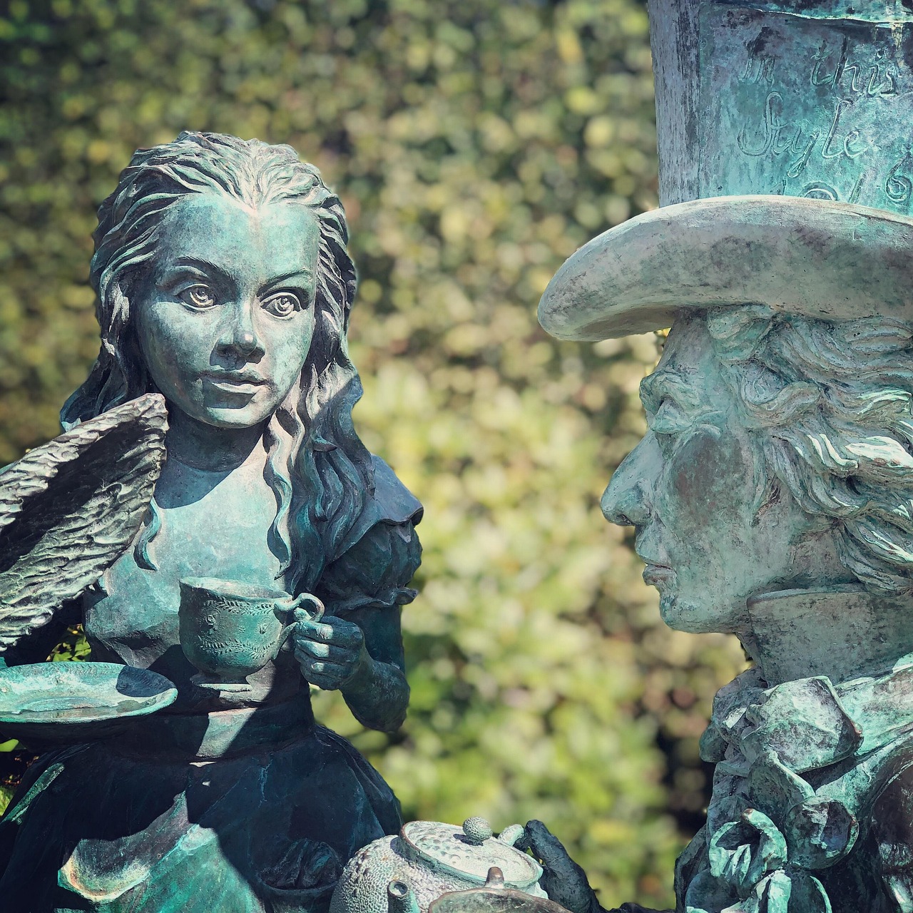 爱丽丝梦游仙境电影,奇幻与现实之交融的奇幻之旅