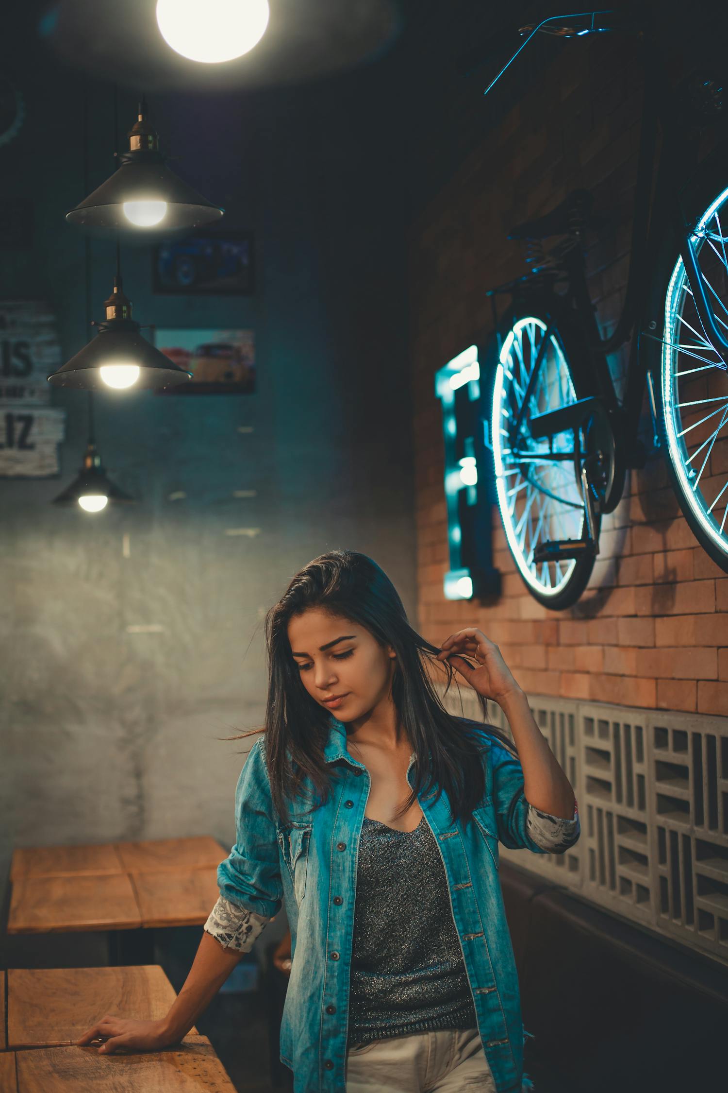 凤凰传奇玲花最新写真,音乐与光影的艺术展现