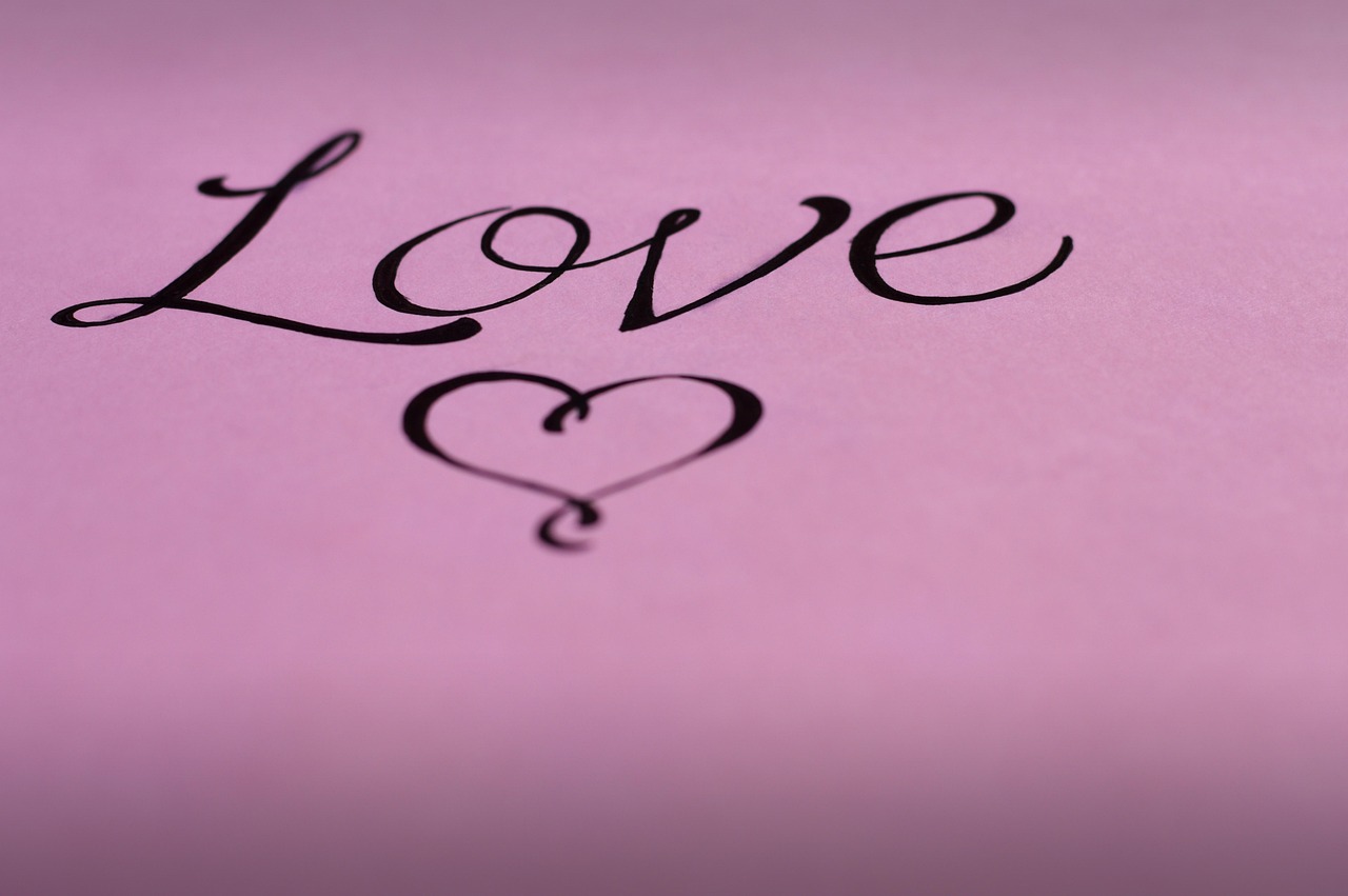 情侣甜蜜打卡瞬间,记录爱的每一刻珍贵瞬间