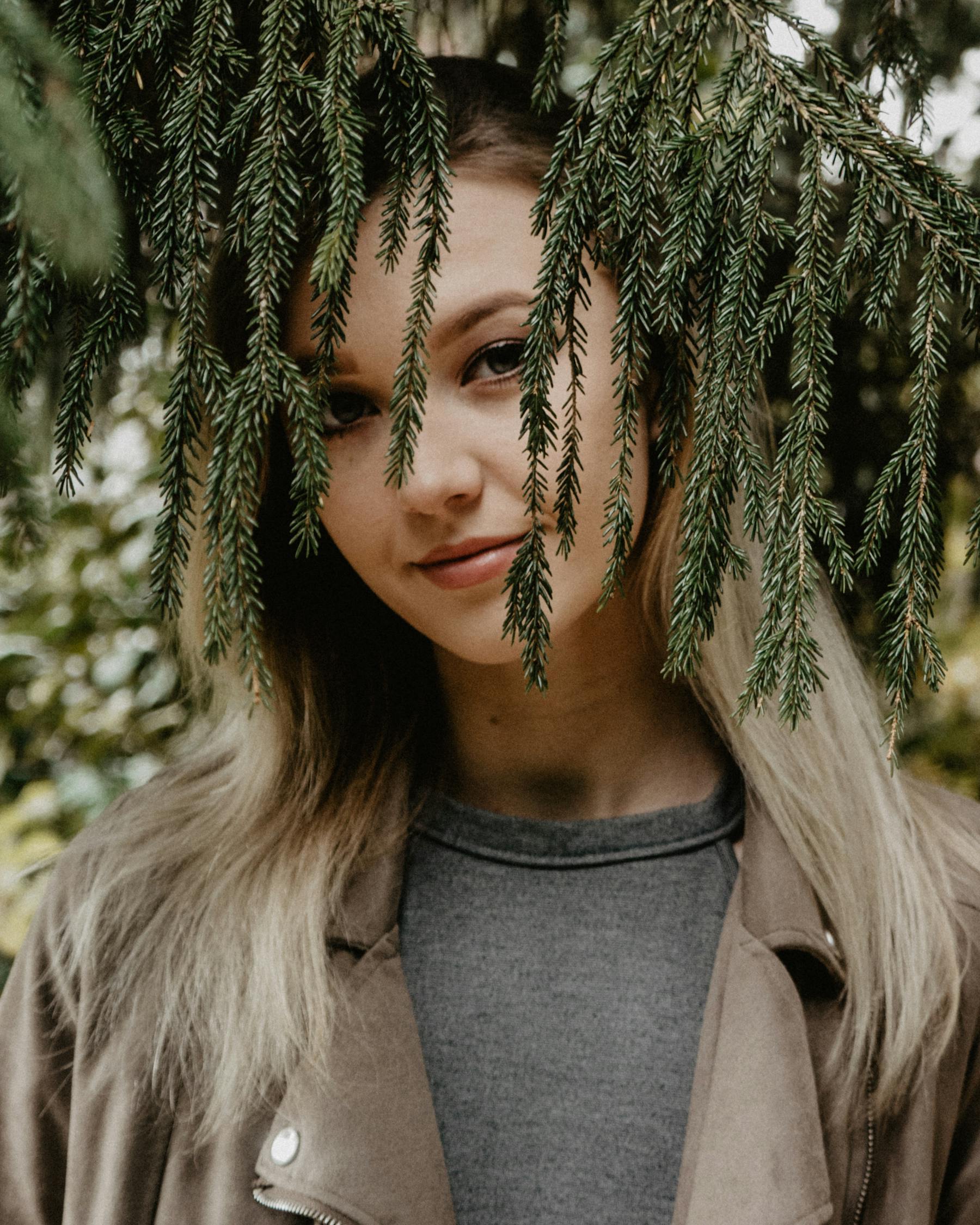 吴映洁在明星大侦探中的独特魅力与表现引人注目