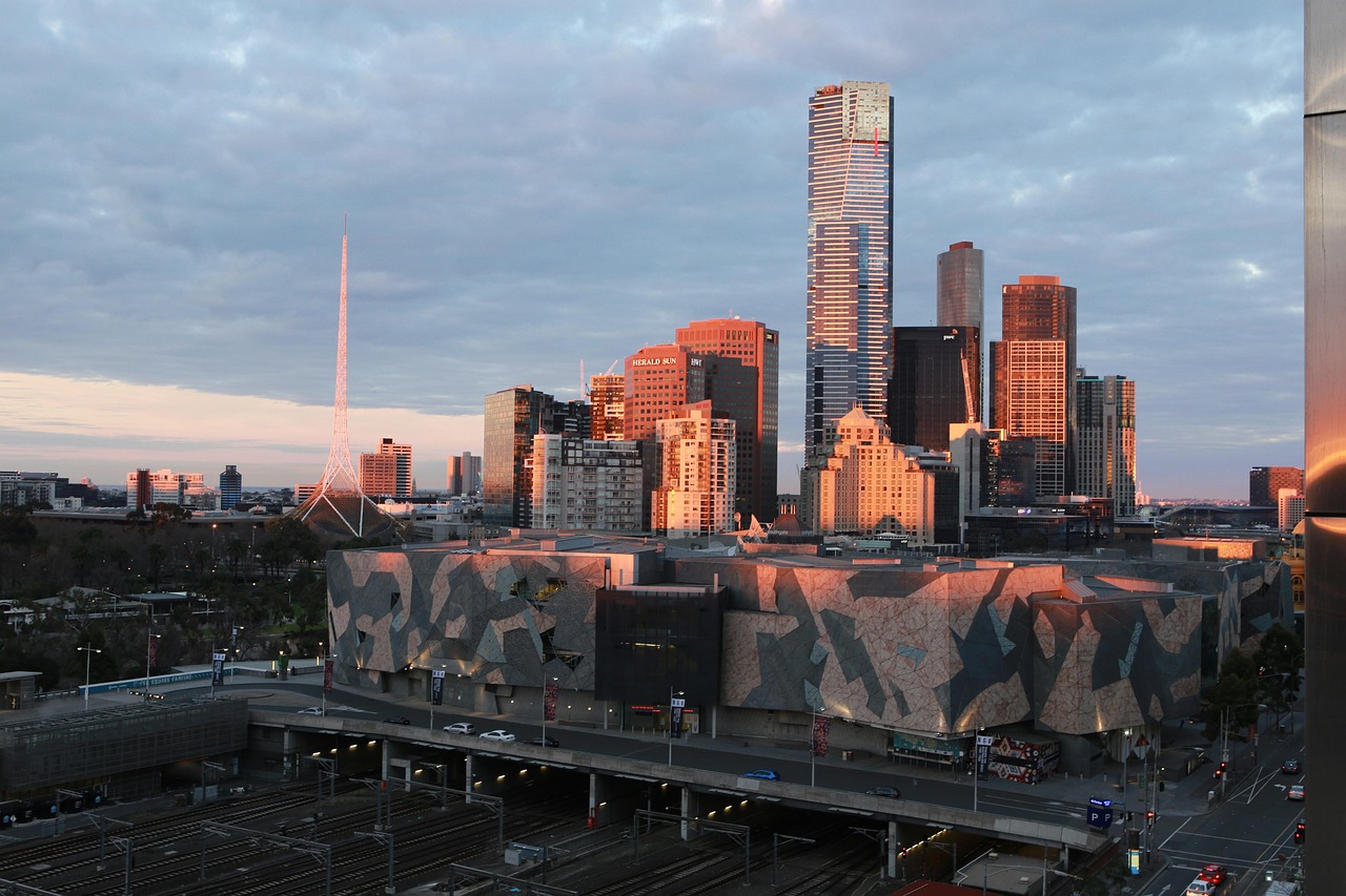 稳定近期房价，市场趋势与政策调控的综合考量