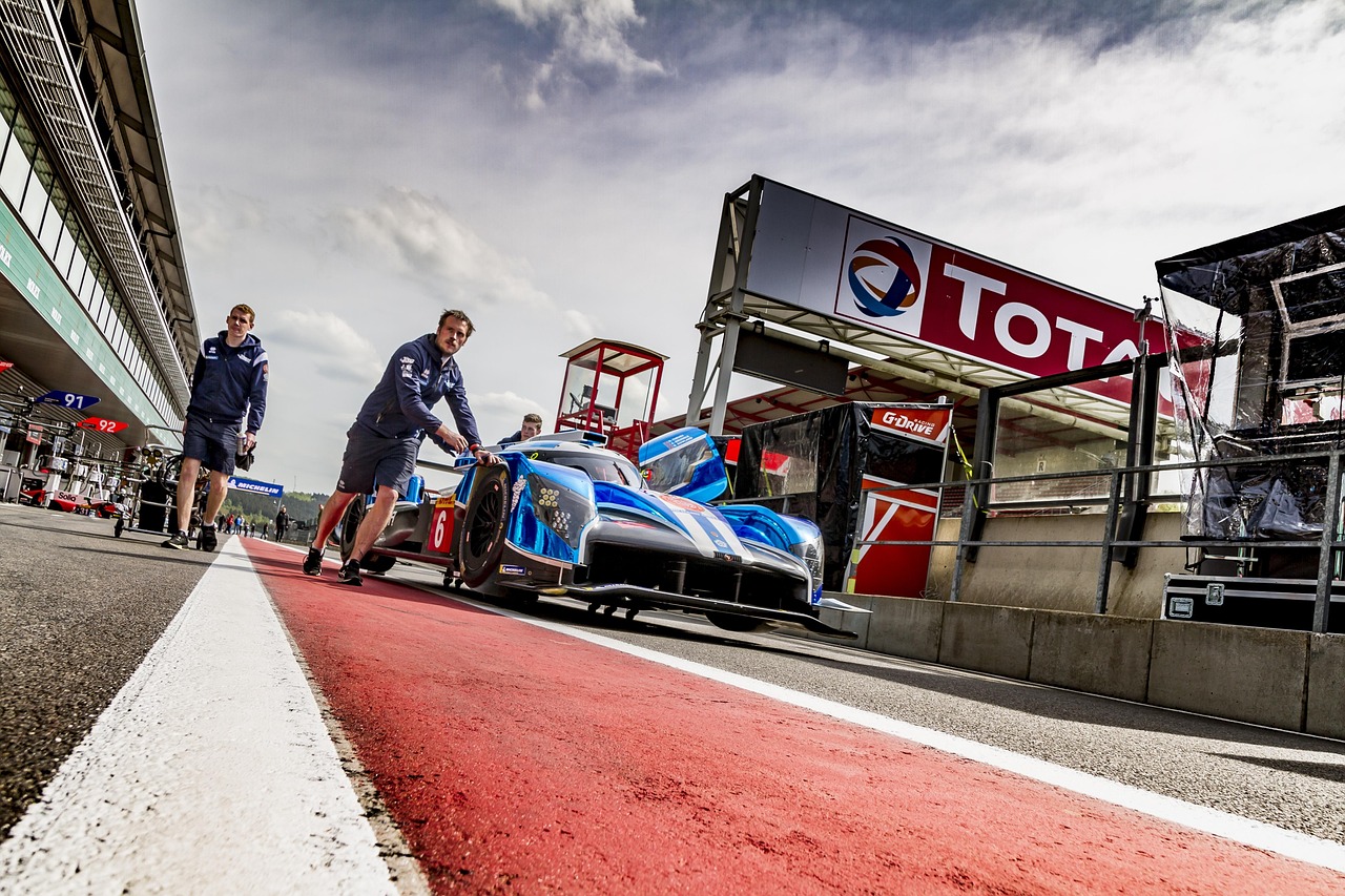 车比赛，速度与激情的较量之战