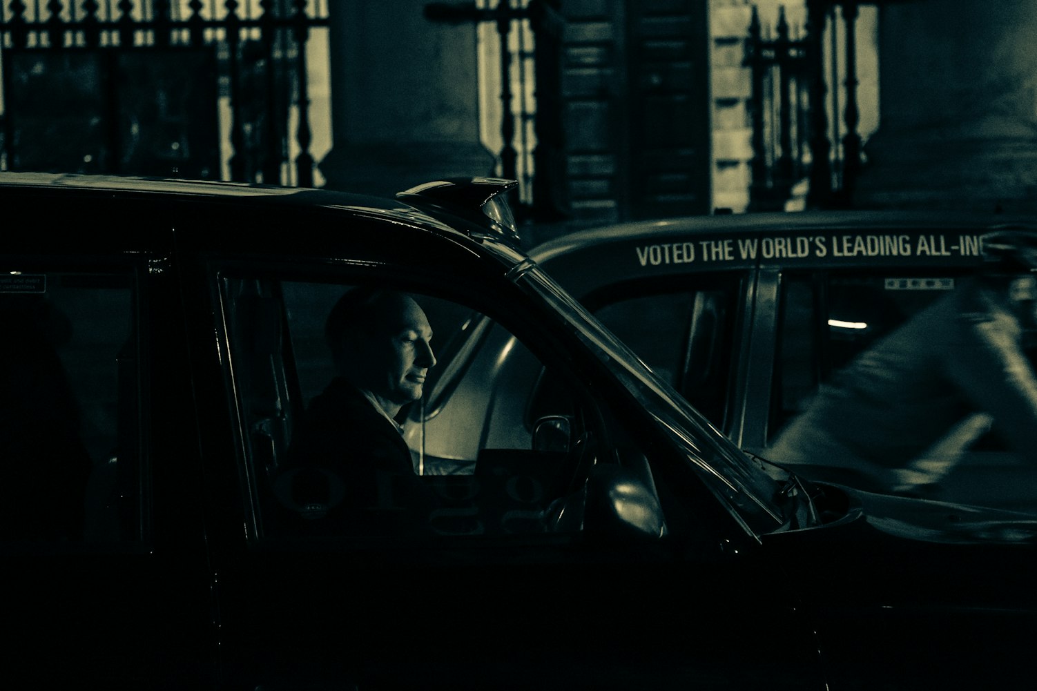 动漫头像一左一右,个性与情感的双重展现